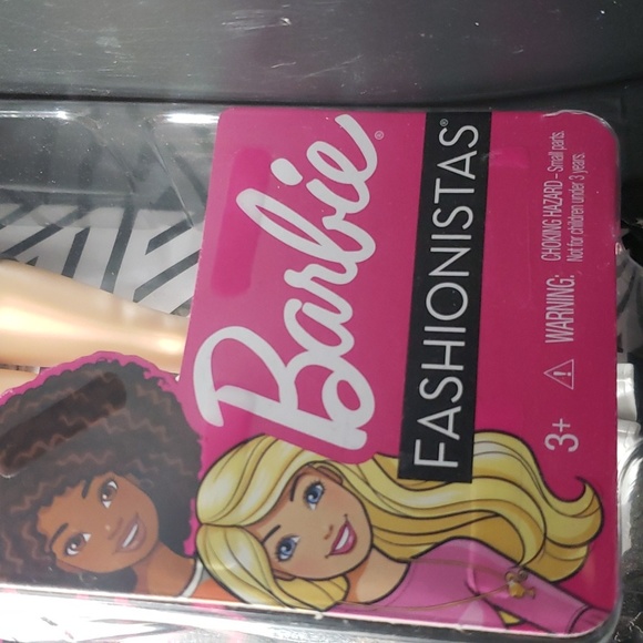 NIB 2018 Barbie Fashionistas #107 Malibu Barbie - Picture 9 of 16